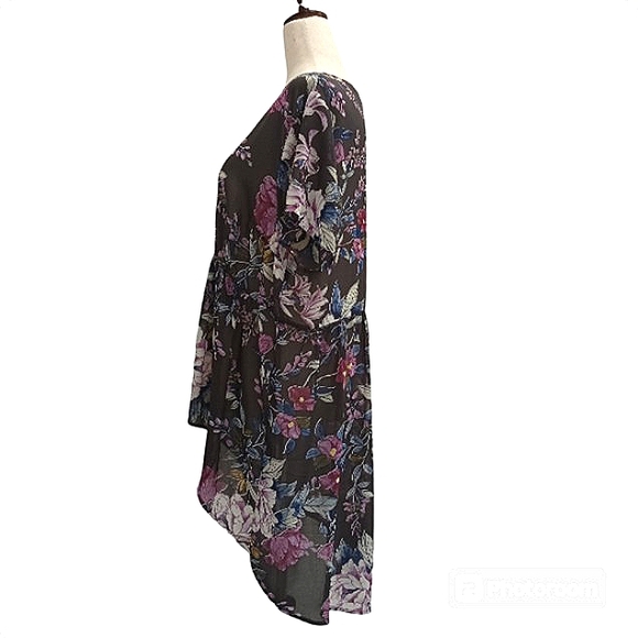 🎁 NWOT Torrid, Sheer, Hi-Lo Tunic. Elastic Waist, Short Sleeves, Fabric Buttons - Picture 3 of 16